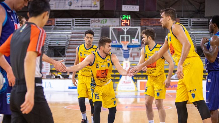 verso scafati chiusi rossi cavalchiamo l onda del 5 su 5