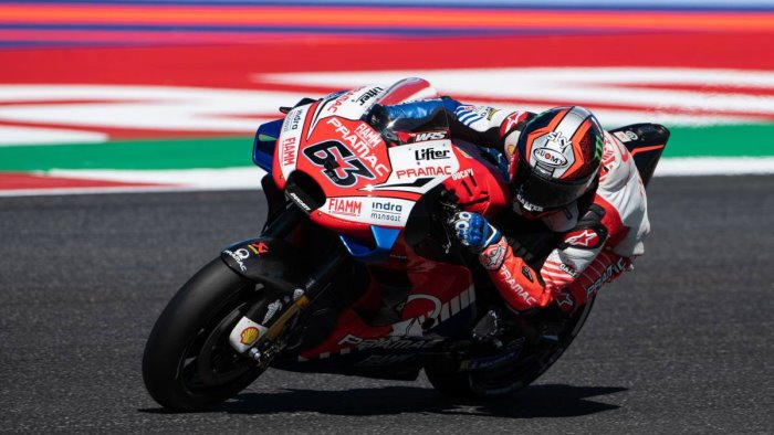 doppietta ducati a portimao bagnaia in pole davanti a miller