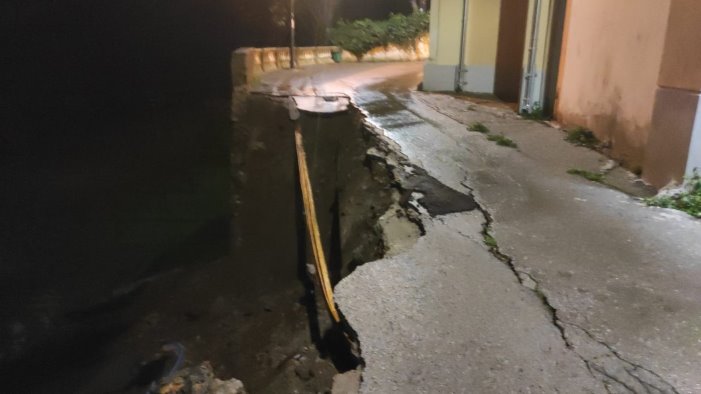 cava de tirreni frana nella notte in via bonazzi strada chiusa