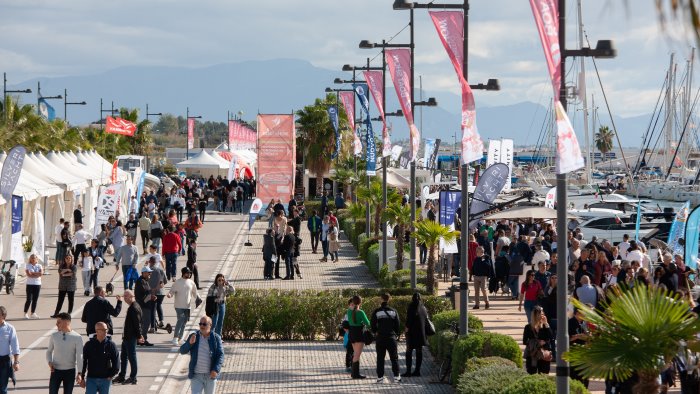 al marina d arechi di salerno torna il boat show la nautica in mostra