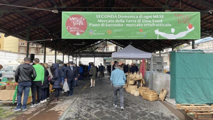 prodotti tipici a piano di sorrento c e il mercato della terra di slow food