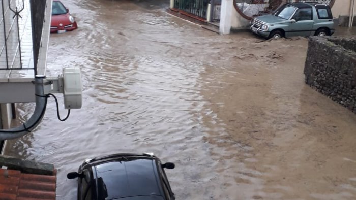 bomba d acqua sul golfo di policastro disagi nel cilento scuole chiuse a sapri