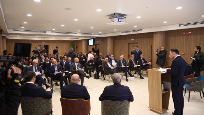 caro energia e tasse alle imprese confesercenti promuove il patto istituzionale