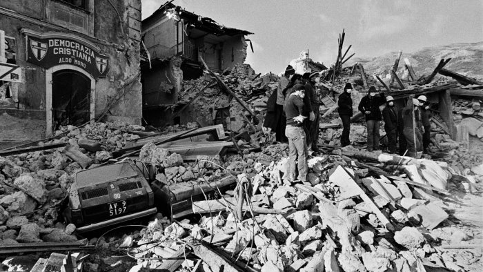 il salernitano ricorda il terremoto del 1980 90 secondi di terrore e paura