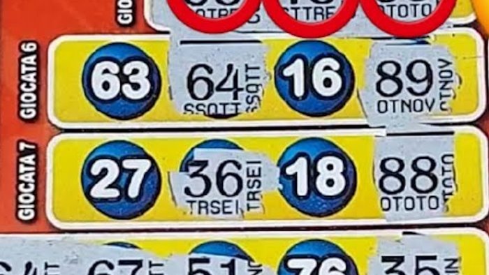 vincita da 100mila euro con il gratta e vinci festa nel vesuviano