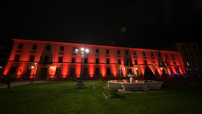 picchiata brutalmente nella giornata contro la violenza alle donne si indaga