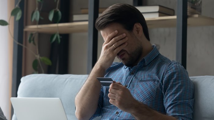 compra scarpe online ma e una truffa i carabinieri denunciano due 20enni