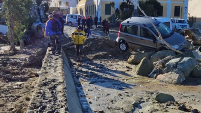 frana a casamicciola il tassista e i suoi il telefono squilla a vuoto