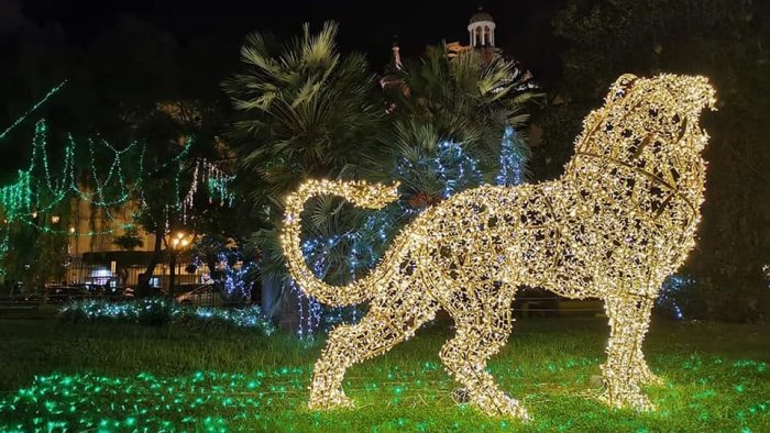 Luci d'Artista a Salerno, ci siamo: al via l'installazione delle luminarie - Ottopagine.it Salerno