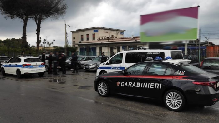 pozzuoli taxi abusivi 2 denunce e 24 contravvenzioni