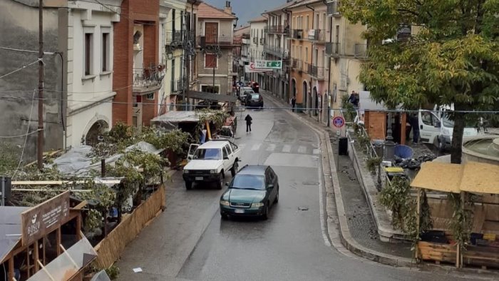 bomba d acqua su montella strade libere la festa della castagna continua