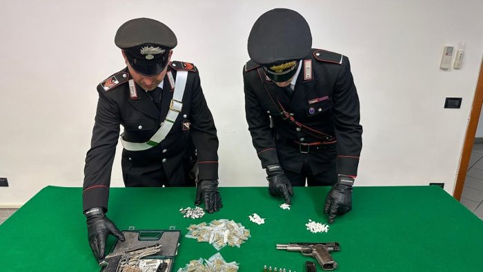 armi murate nel rione del napoletano protetto da padre pio