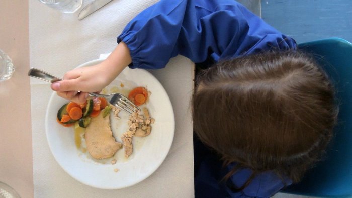 altavilla blitz dei nas alla mensa dell asilo presto la nuova ditta