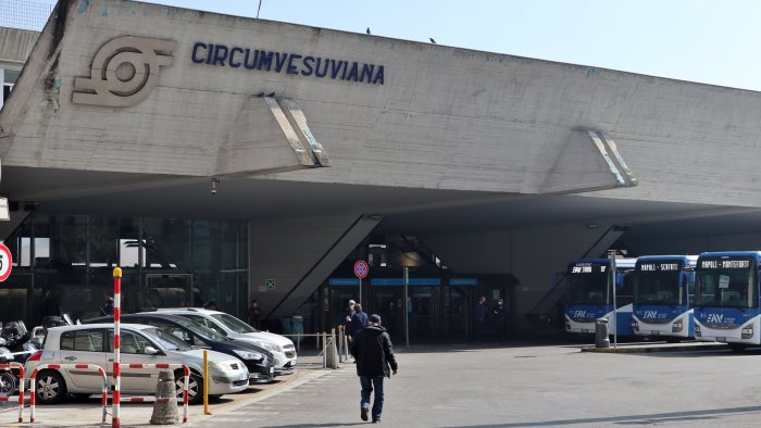 circum manca corrente elettrica soppressa fermata a torre del greco