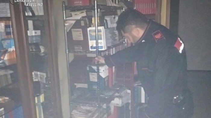 presa di corrente in corto circuito a fuoco la libreria a montefalcione