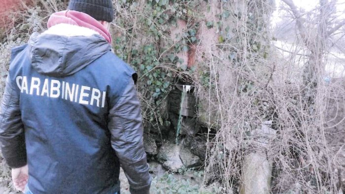 veleni nel fiume sarno sequestrato uno scarico industriale abusivo