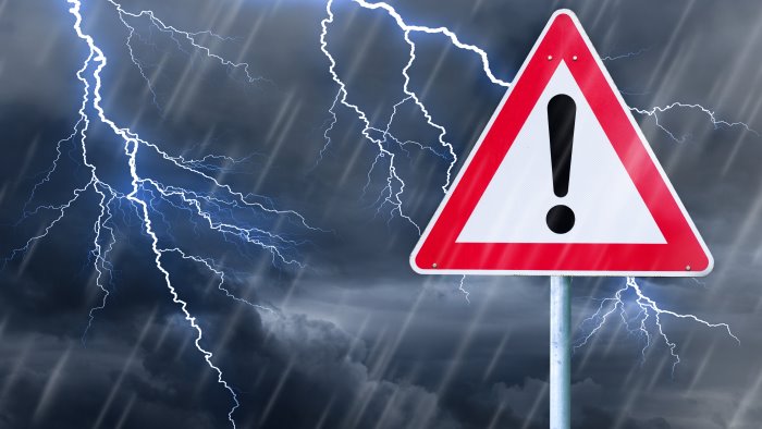 torna il maltempo nel week end in campania allerta meteo da venerdi 17