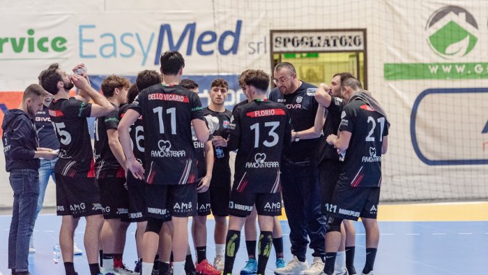 pallamano a silver la genea lanzara fa visita al campus italia