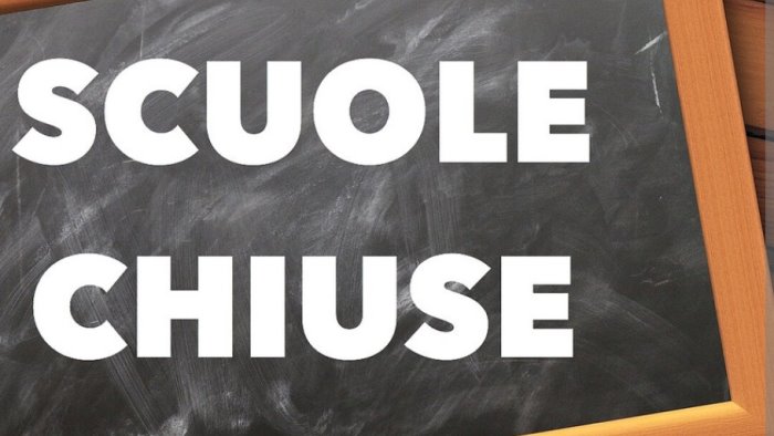 allerta meteo scuole chiuse in molti comuni in campania ecco dove