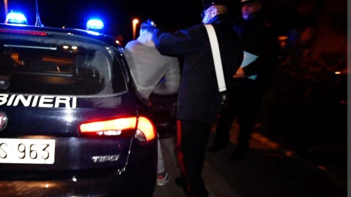blitz anticamorra a brusciano 41 arresti nelle palazzine della 219