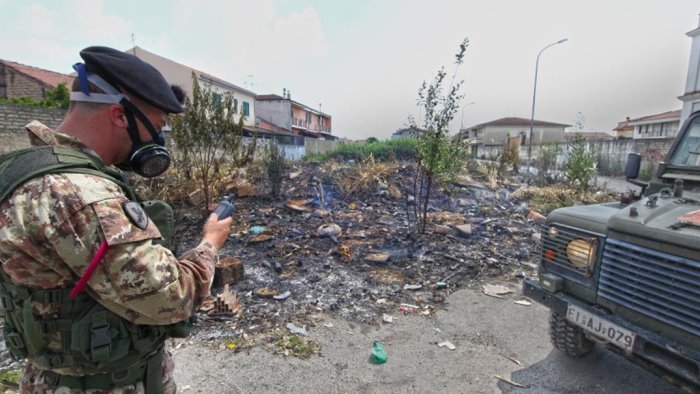 terra dei fuochi 8 persone denunciate sanzioni per 300mila euro