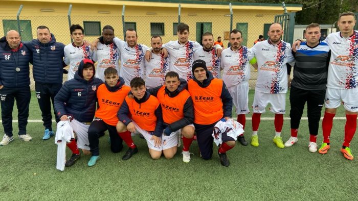 cerreto e lacedonia un segno rosso sul volto contro la violenza sulle donne