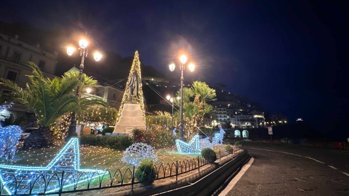 Natale si avvicina, si accendono le luminarie anche ad Amalfi -  Ottopagine.it Salerno
