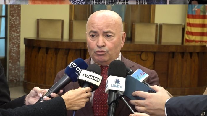 flop piscina vitale avella amministrazione non ha soldi si privatizzi tutto