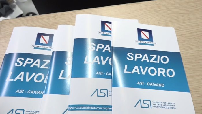 caivano de luca sfida il governo e inaugura lo sportello lavoro