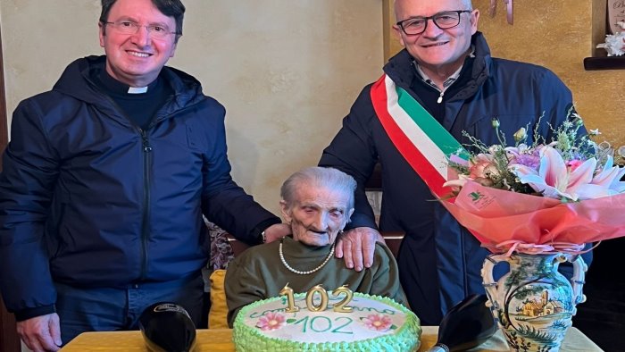 nicolina festeggia 102 anni segreto poca pasta e mezzo bicchiere di vino