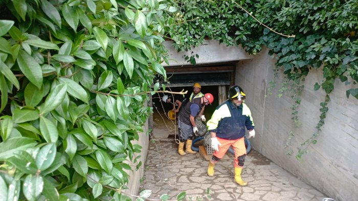 toscana eccoli tutti volontari della protezione civile giunti dalla campania