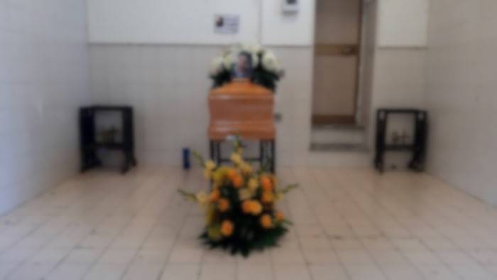ariano salma parcheggiata nella sala mortuaria del cimitero non ci sono loculi