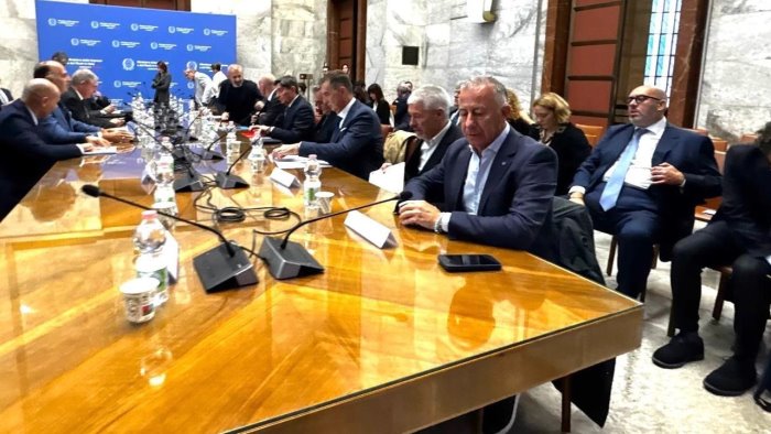 stellantis spera ugl metalmeccanici al tavolo al mimit con regioni e societa