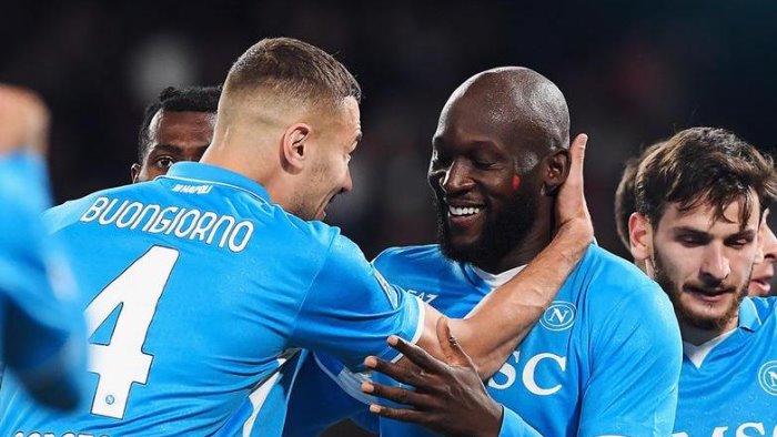 basta un gol di lukaku il napoli torna primo