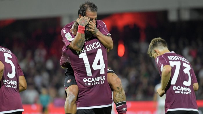 salernitana battaglia legale con valencia il club va al collegio arbitrale