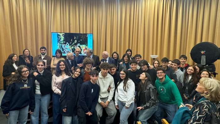 gli studenti del liceo parzanese a biogem confronto con il filosofo esposito