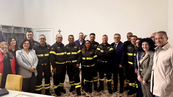 incendio al comune di sarno encomio per i vigili del fuoco