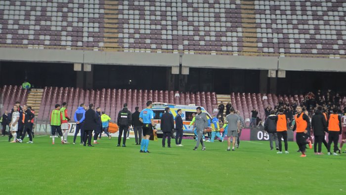 foto salernitana crotone paura per villa il calciatore e cosciente