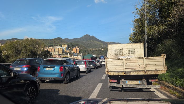 salerno nella morsa del traffico per gli incidenti citta paralizzata