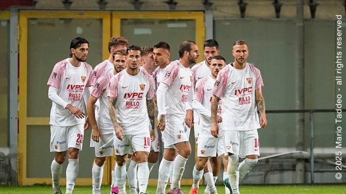 corsa alla b in fila per tre