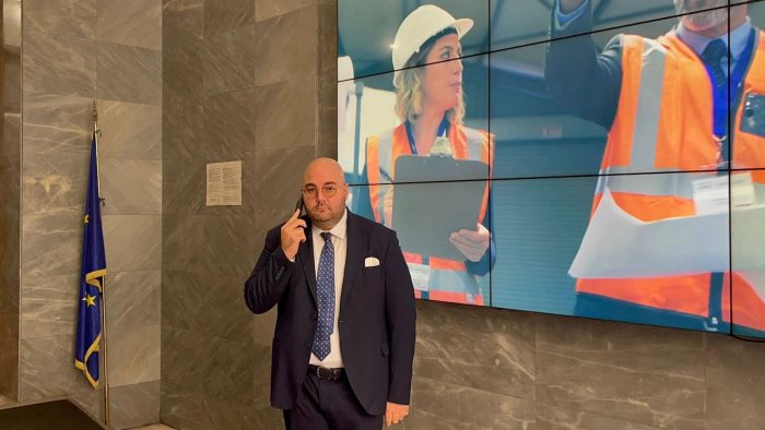 spopolamento sempre piu irpini all estero 1310 partenze nel 2024