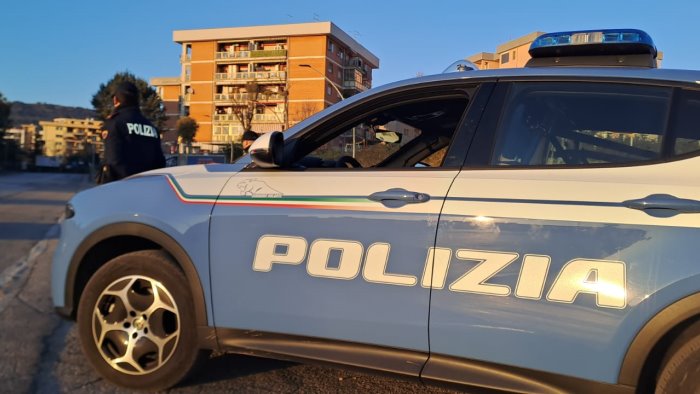 droga e spaccio due operazioni nel casertano tre arresti della polizia