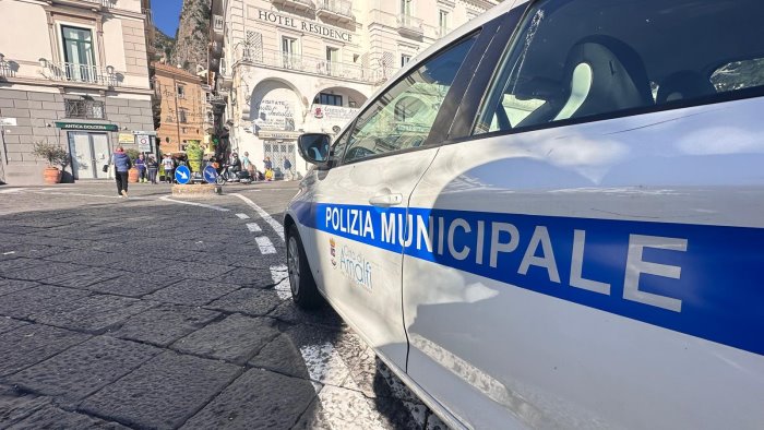 transito lungo il centro storico di amalfi nuovi contrassegni dal 1 gennaio