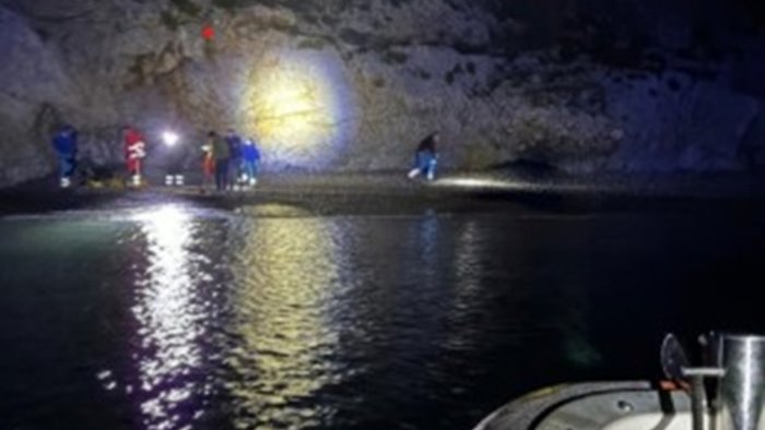 donna cade da una scogliera a palinuro e successo sulla spiaggia della molpa