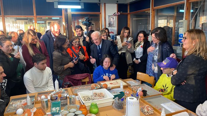torre del greco natale di corallo per 14 ragazzi autistici