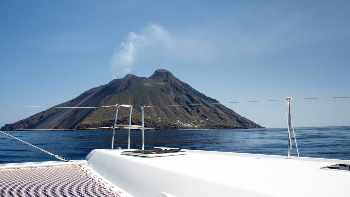 napoli eolie federalberghi in allarme nave inadeguata risale al 1979