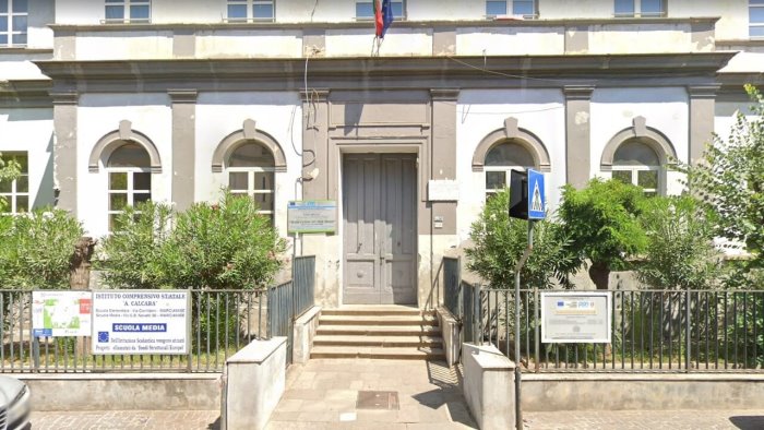 tragedia a scuola 12enne cade nel vuoto e muore