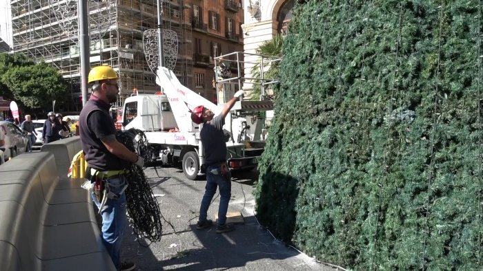 napoli domenica alle 18 cerimonia accensione luminarie natalizie