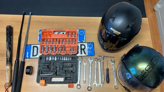 sventato furto di scooter a cava bloccate tre persone dalla polizia