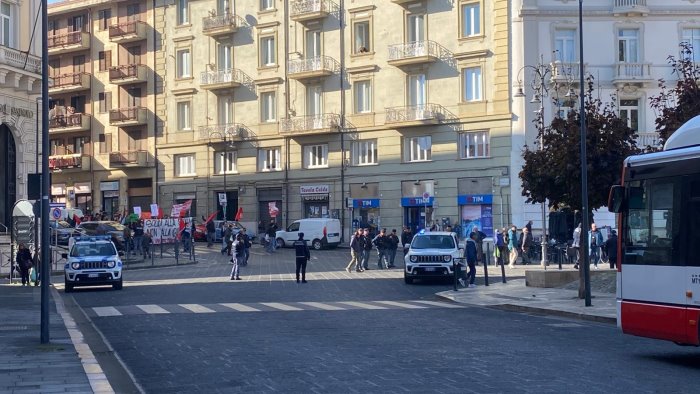 avellino studenti in piazza soldi alla scuola non alla guerra